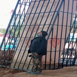 Black Plastic Vertical Garden Wall Pot, Balcony