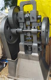 Camphor Slab Press Machine, 1 Ton/Hour