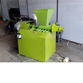 Semi Automatic Cow Dung Log Equipment