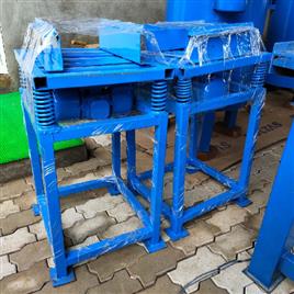 Compact D Moulding Machine