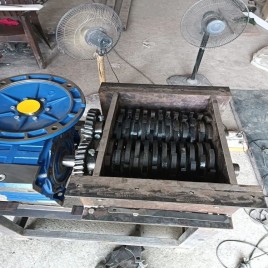 Double Shaft Plastic Shredding Machine, 100 kg/hr