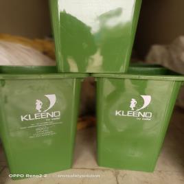 Vergine Plastic Open Top Pedal Dust Machine