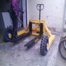 Hand Operated Rough Terrain Lifting Machine