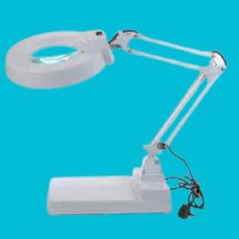 Illuminated Magnifying Equipment