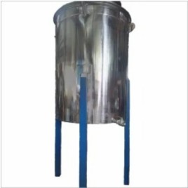 Glossy Stainless Steel Storage Tank