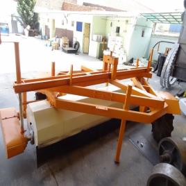 Semi-Automatic Mechanical Broomer