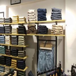 Wall Mounted Garment Display Rack for Supermarkets