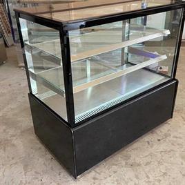 Pan Shop Display Showcase