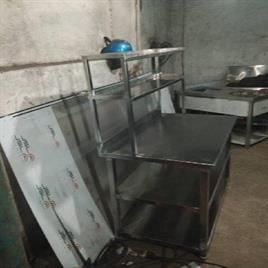 Pickup Table With Shelves