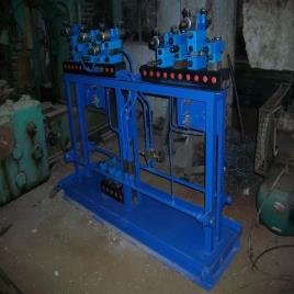 Polished Steel Industrial Hydraulic Valve Stand (200 Bar)