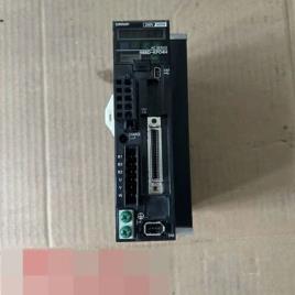 OMRON R88D-KP04H Servo Drive
