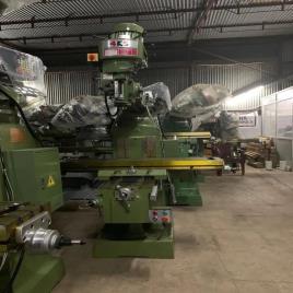 Cast Iron Vertical Turret Milling Machine