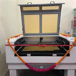 Automatic Rubber CO2 Laser Cutter
