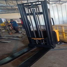 Sastha Industrial Semi Electric Stacker