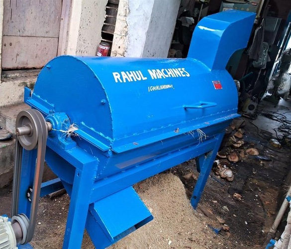 Domestic Semi Automatic Coconut Dehusking Machine