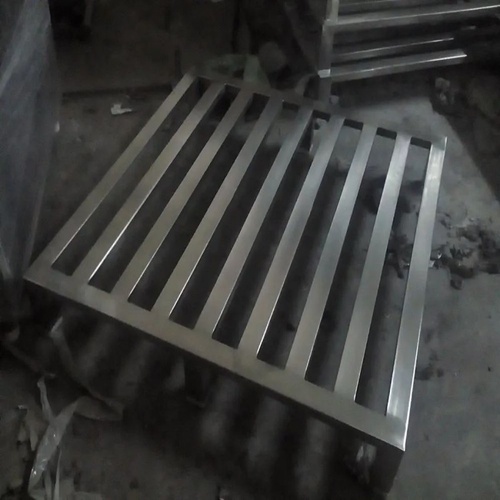 Industrial Matt/Mirror SS Pallet, Standard Size, 500kg to 3+ Ton Capacity