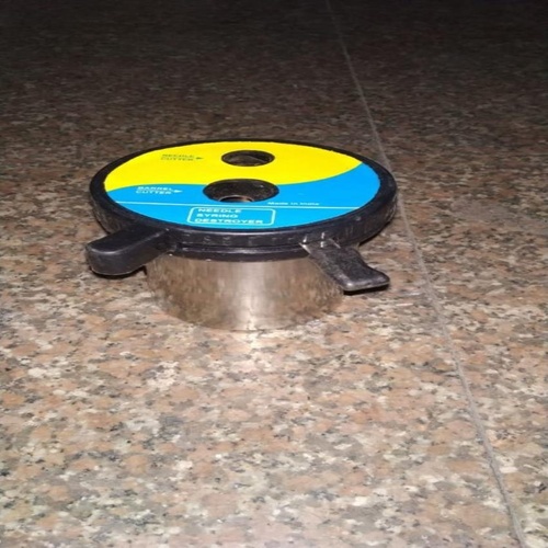 Low Noise Manual Needle Destroyer