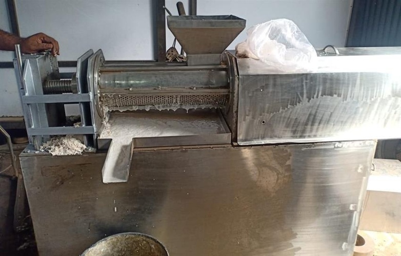 Semi-Auto Coconut Milk Machine