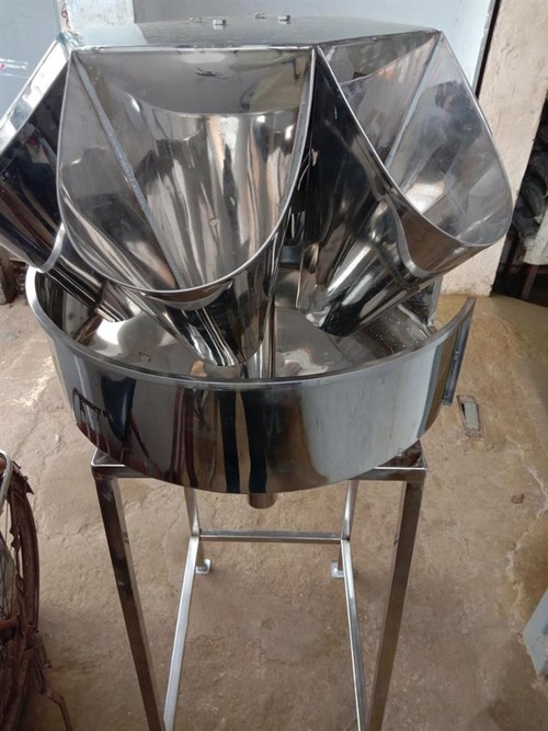 Semi Automatic Chicken Cone Machine