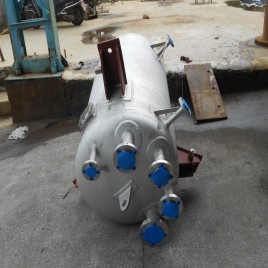 Vertical SS Pressure Tank