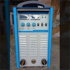 Steel Dual-Arm Street Light Pole