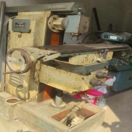 Pre-owned Universal Milling Machine