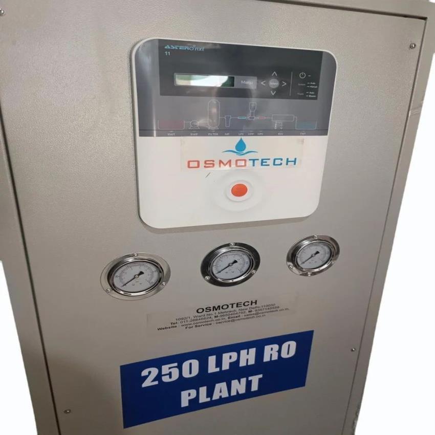 250 LPH Stainless Steel Industrial RO Plant