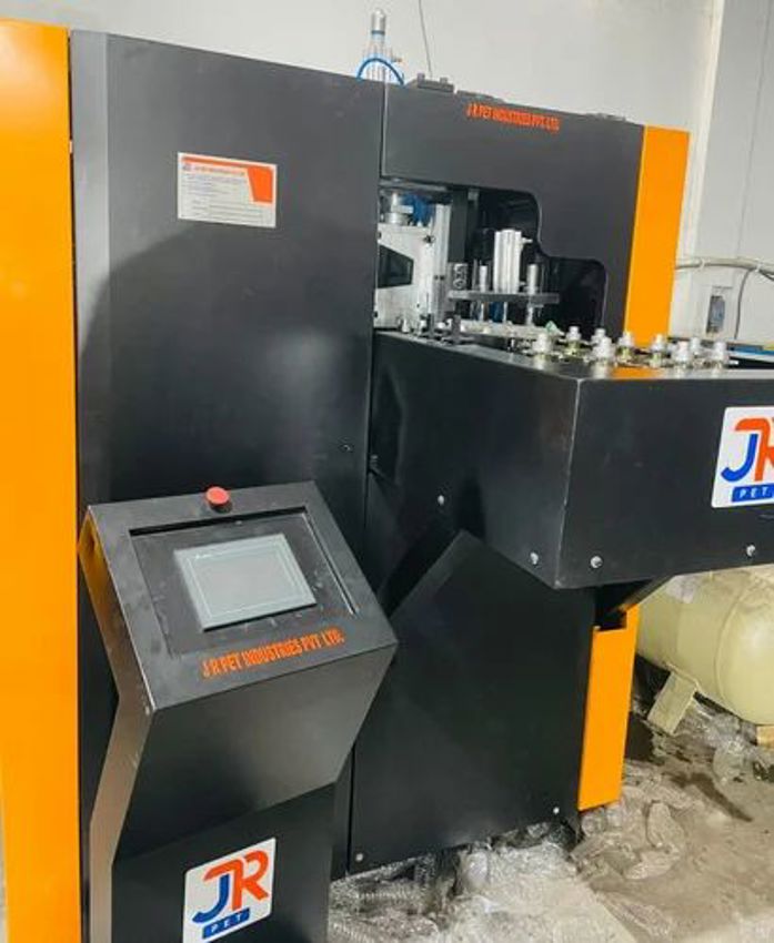 Auto Liqour PET Blowing Machine