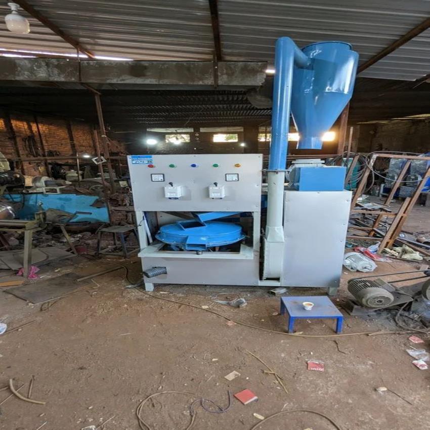 Automatic Painted Daliya Grinding Machine, 250 kg/hr