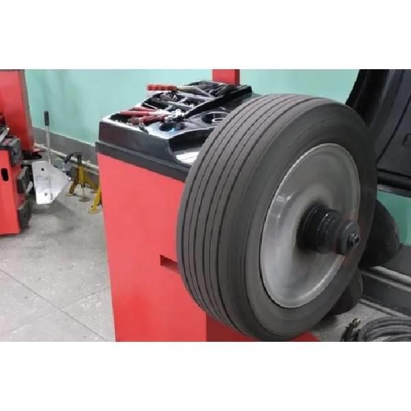 Automotive Wheel Digital Balancing Machine