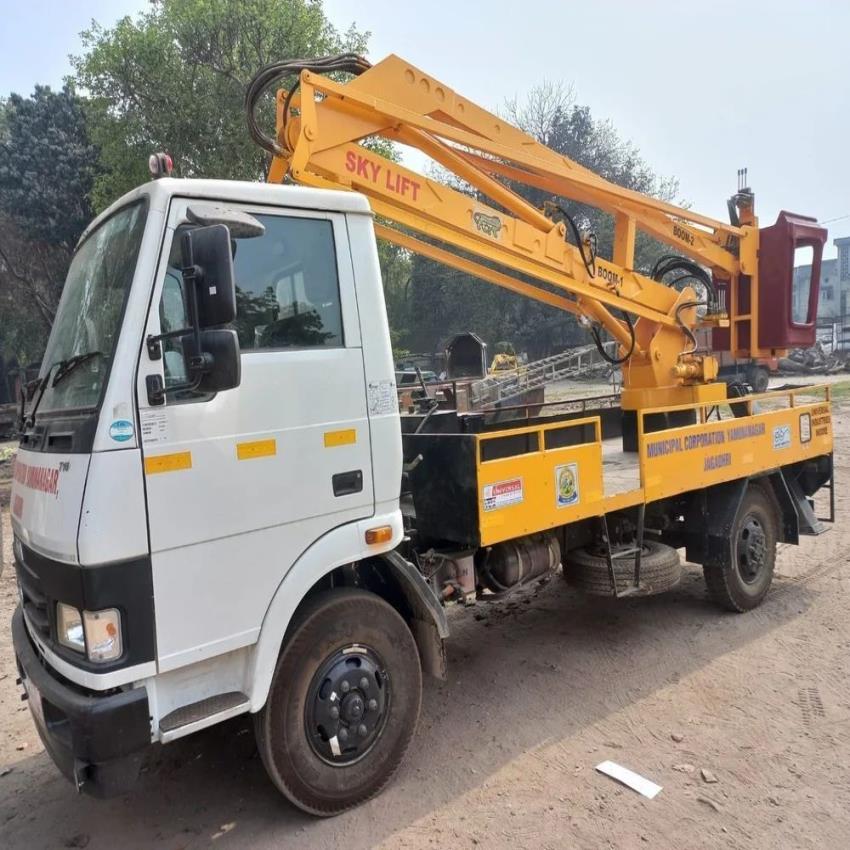 Aviraj Engineers Hydraulic Access Machine