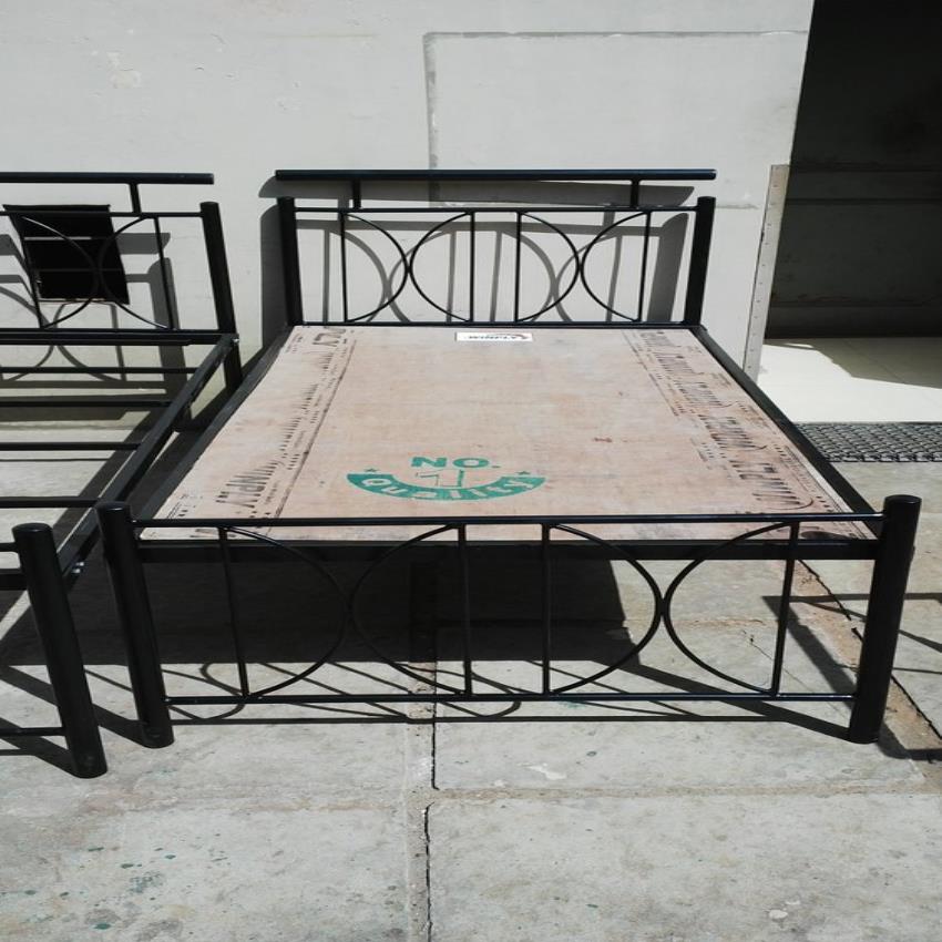 Black Iron Single Bed, 6x3 ft