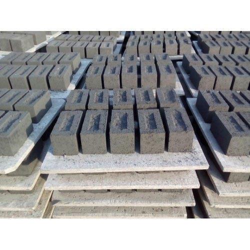 Brown Plastic Fly Ash Brick Pallet, 500 MT/Month Capacity