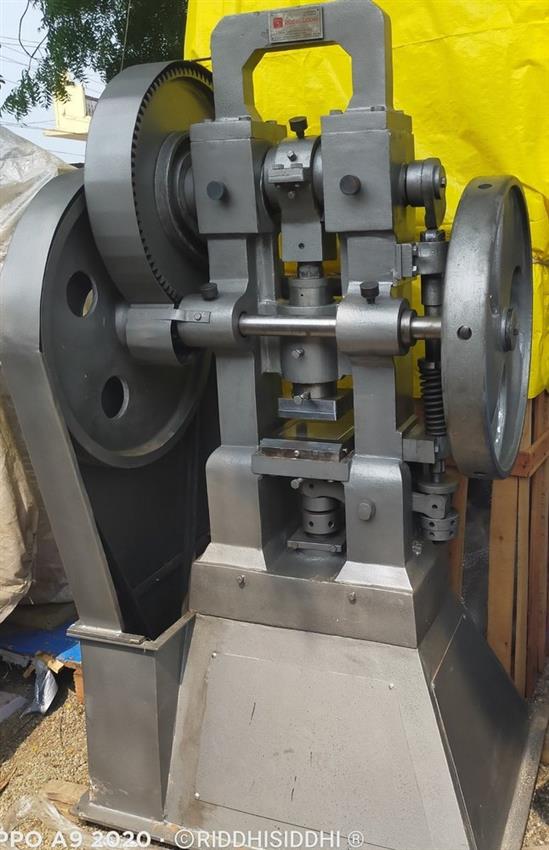 Camphor Slab Press Machine, 1 Ton/Hour