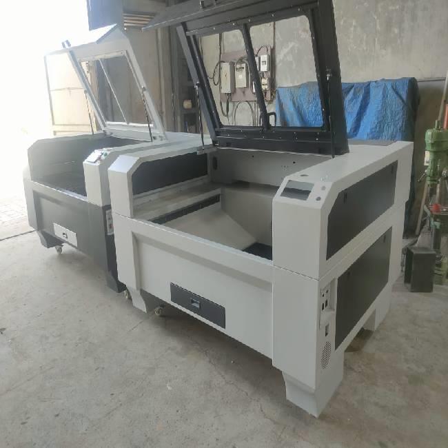 CO2 Laser Cutting Machine