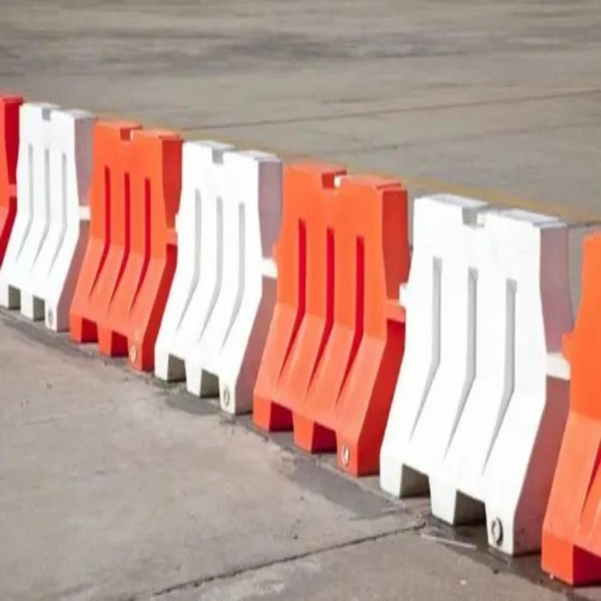 Plastic Road Barrier, 80-100 Kg