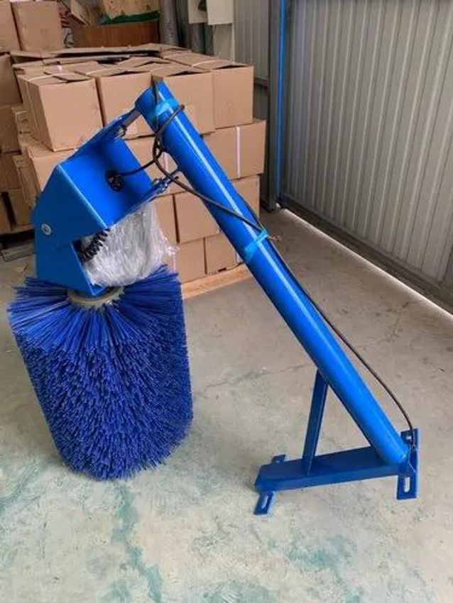Livestock Swing Brush