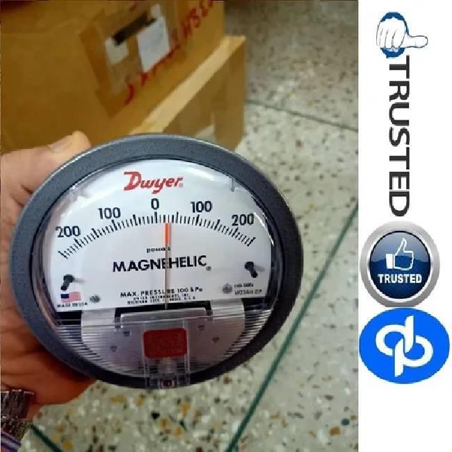 Dwyer Differential Pressure Gauge