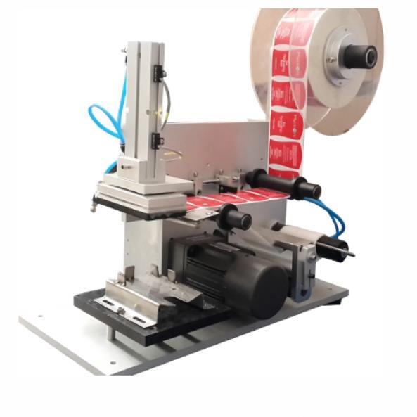 Flat Bottle Sticker Labeling Machine
