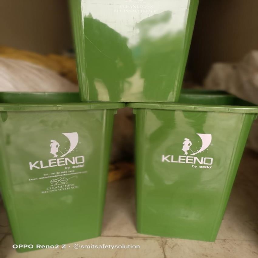 Vergine Plastic Open Top Pedal Dust Machine