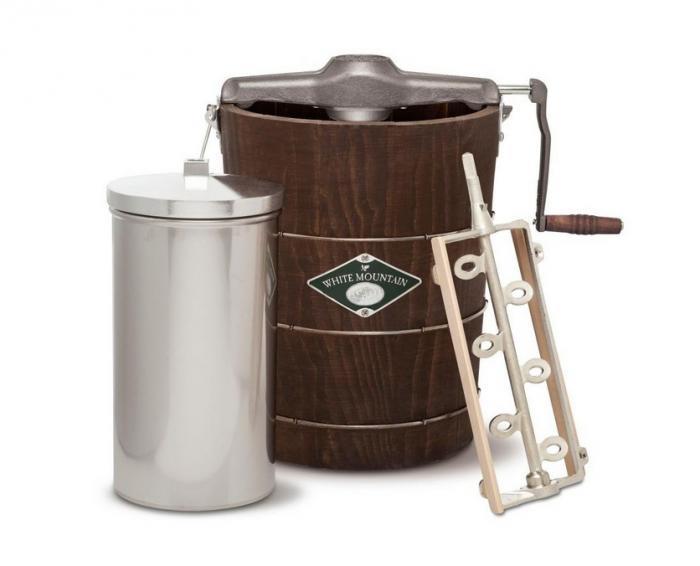 Hand Operated Ice Maker Device