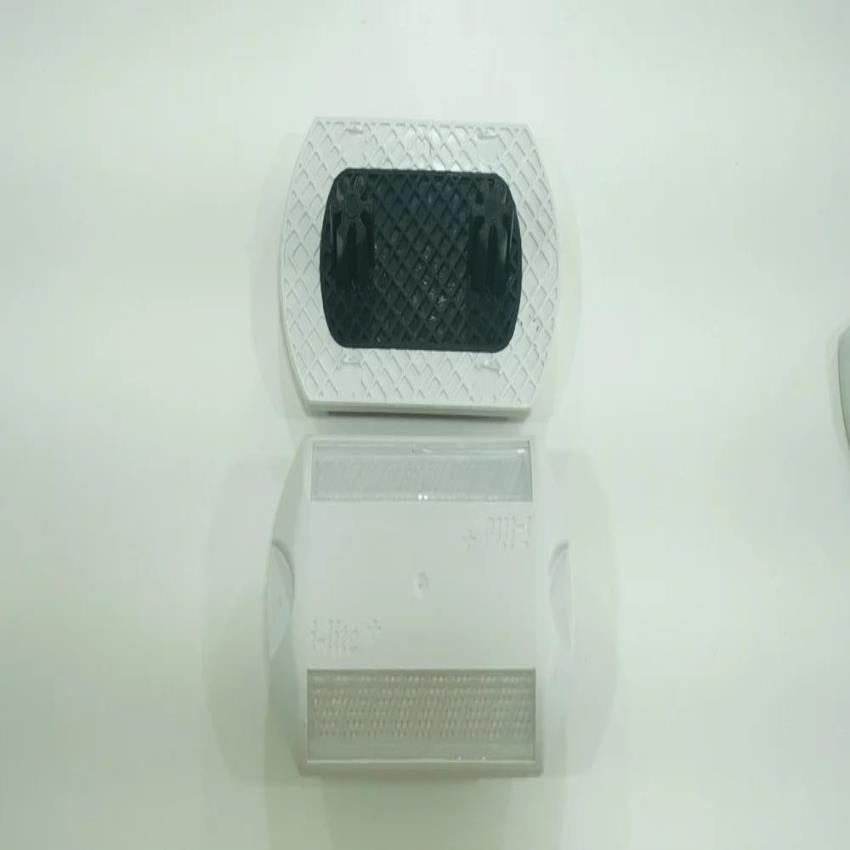 I-Lite White Road Marker