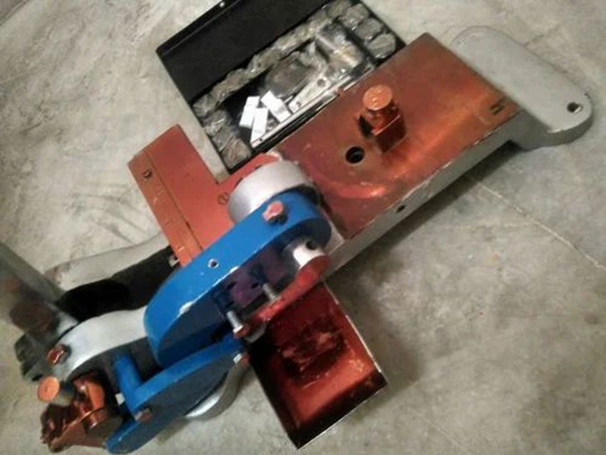 Manual Rule Bending & Cutting Machine