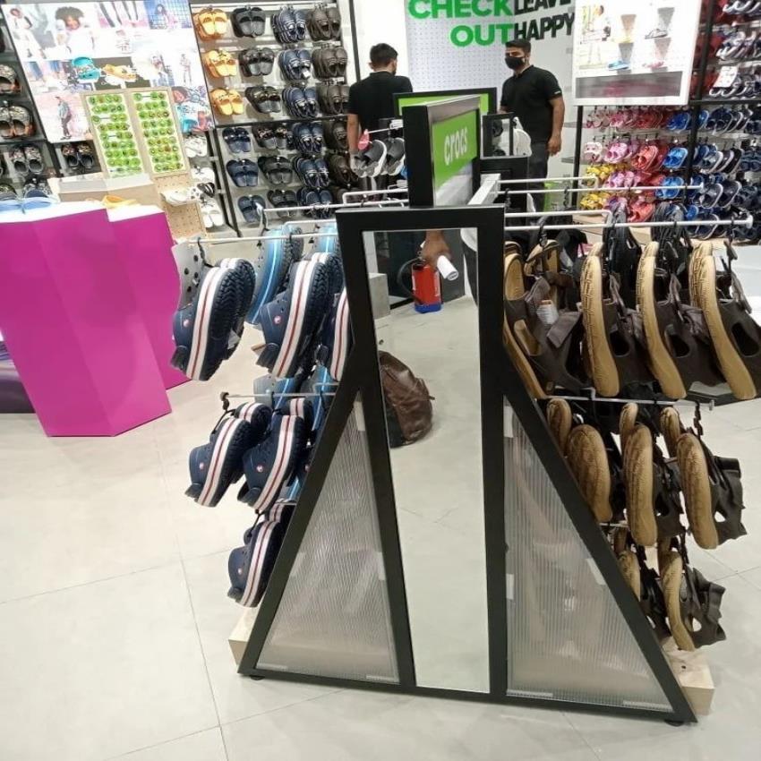 Black Metal Midfloor Unit