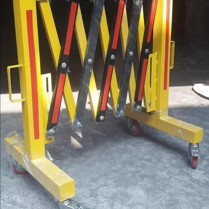 Mild Steel Expandable Traffic Barrier