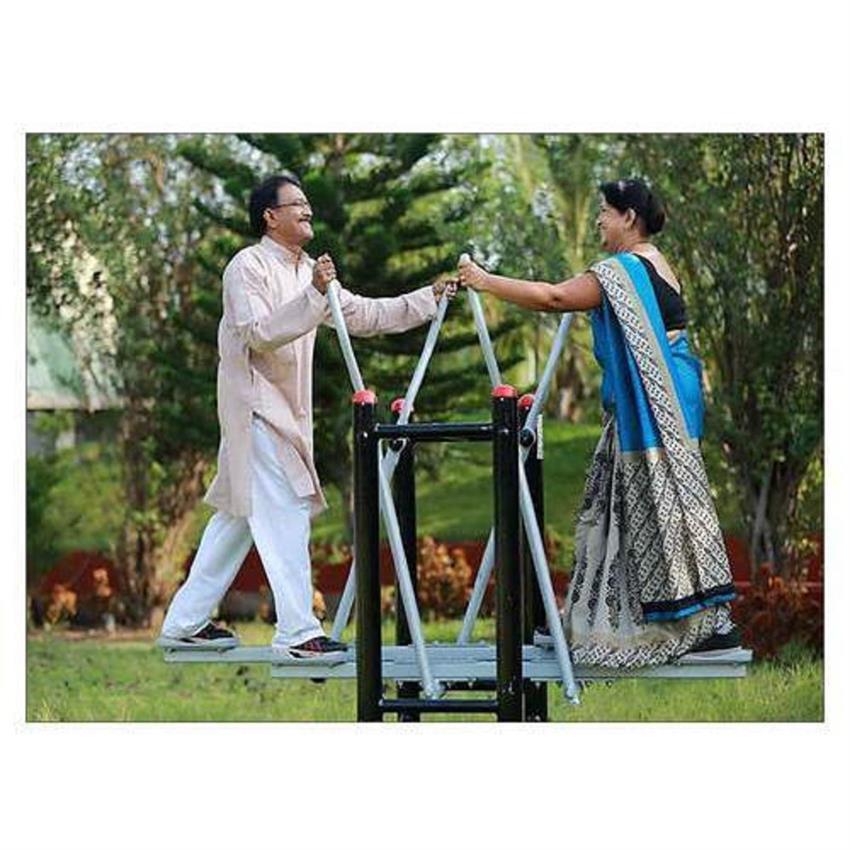 Mild Steel Open Garden Skywalker Machine