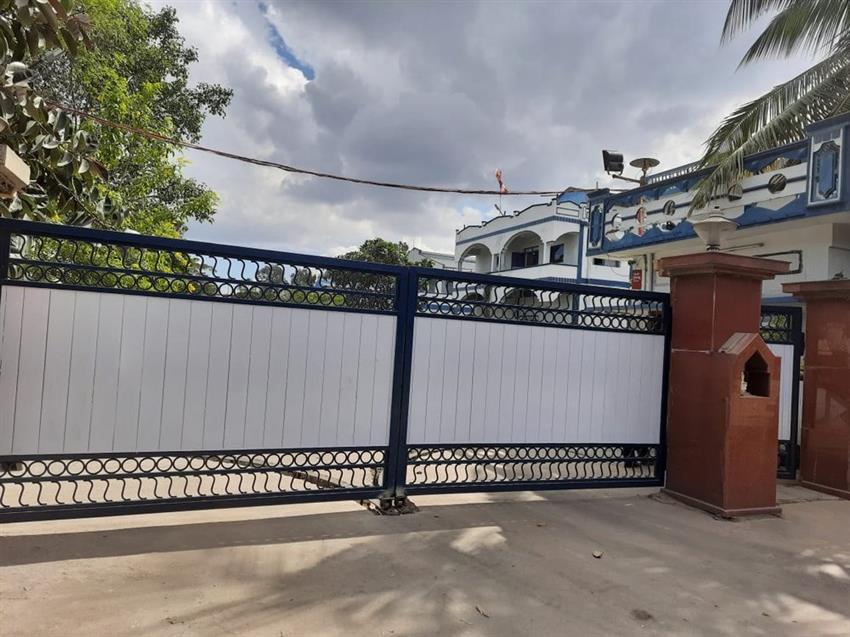 Outdoor Industrial Swing Gates