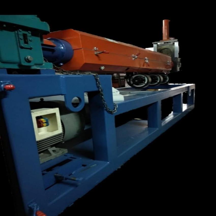 Plastic Extrusion Machine, 2250 kg/h