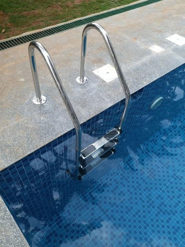 Plastic Multicolored Pool Cleaning Set