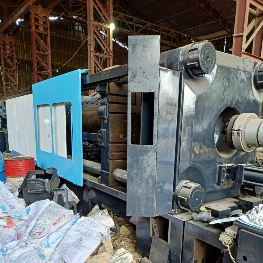 Polypropylene Injection Molding Machine, 650 Ton Capacity, 60kw